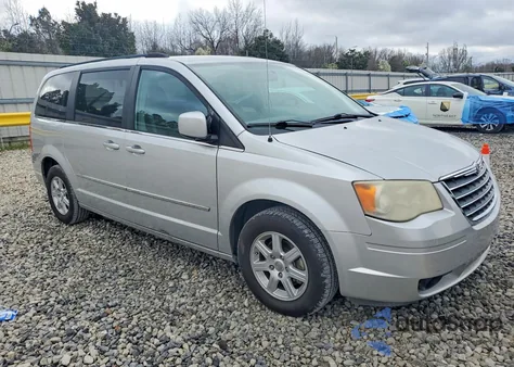2010 Chrysler Town & Country Touring z USA, uszkodzony, nr VIN 2A4RR5D13AR315387